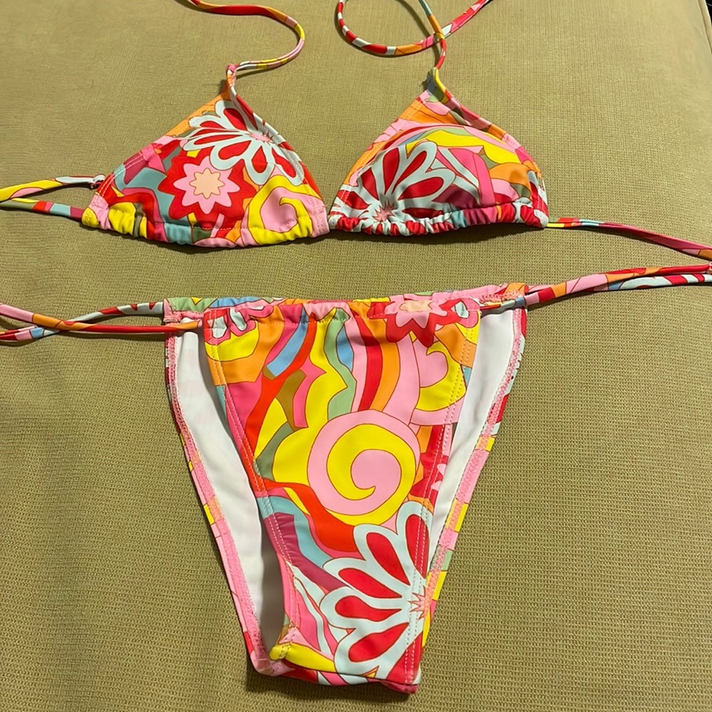 Fun multi colored bikini - Picture 2 of 3